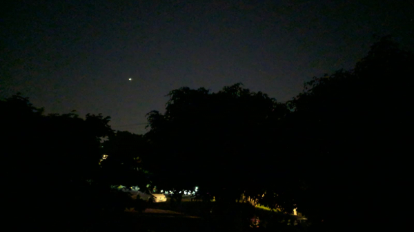 Falta de luz no Cabral, na noite deste domingo: luzes só dos faróis dos carros