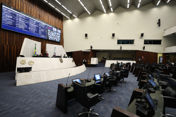 Assembleia: oposição repetiu proposta feita por governador Ratinho Jr em 2019, rejeitada pelos deputados