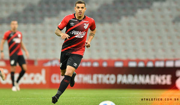Terans: titular nos últimos 10 jogos do Athletico