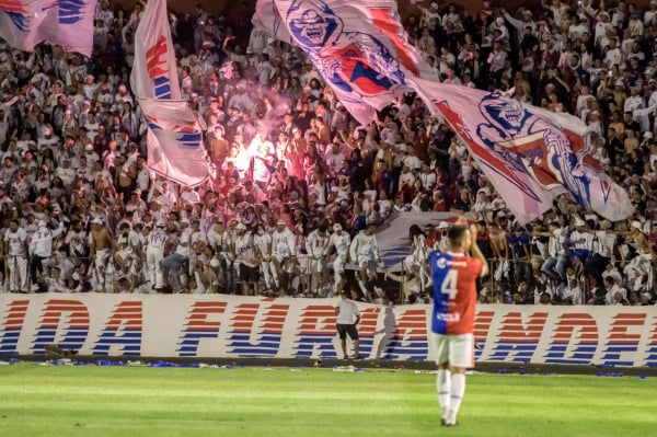 Torcida comemora a vitória do Paraná Clube no sábado