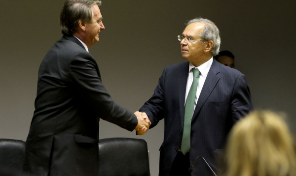Após furar teto de gastos, Guedes diz que BC tem de ficar de olho na inflação