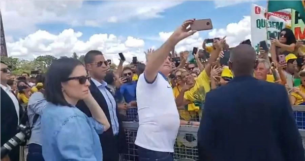 Bolsonaro na manifestação de domingo