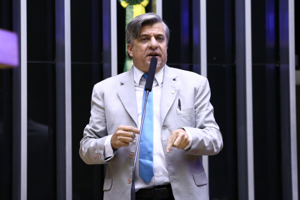 Boca Aberta (PROS): na Câmara, deputado xingou promotor que acusou seu filho, Boca Aberta Jr, de "rachadinha", de “maconheiro, vagabundo, meliante, bandido e marginal”.