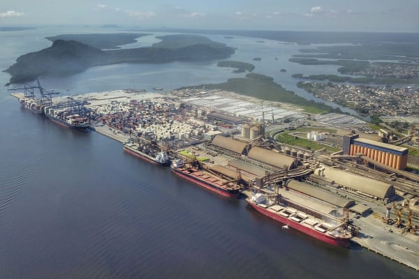 Porto de Paranaguá: segundo empresa,g uarda portuária e a equipe médica verificaram navio alvo de boatos nas redes sociais