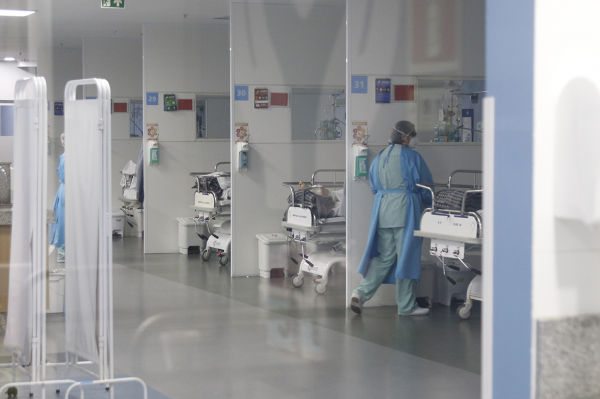 Avanço da vacinação é a principal razão para redução de internações