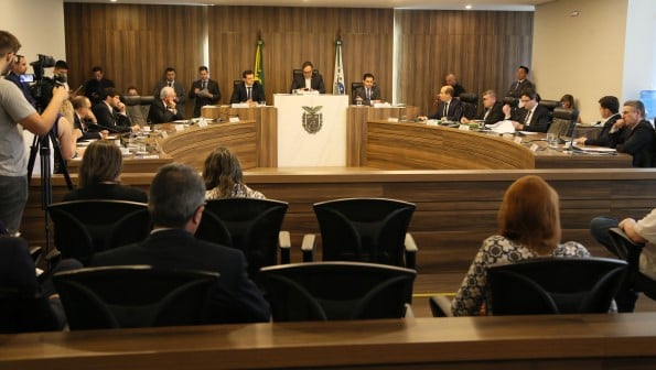 CCJ da Assembleia: com mudanças no projeto, deputados pediram vistas e adiaram a votação pela terceira vez (Foto: Orlando Kissner/Alep)