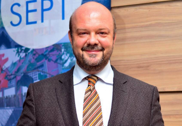 O reitor da UFPR