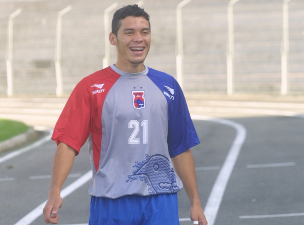 O volante Xaves em treino do Paraná Clube, em 2007: titular do clube na Libertadores
