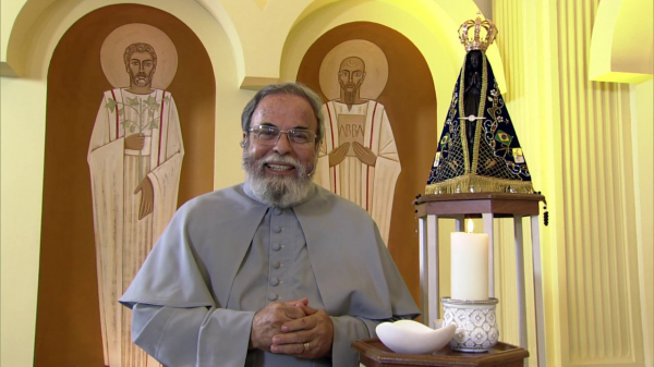 Padre Antonio Maria faz live em Mosteiro vazio durante pandemia do coronavírus - Bem Paraná