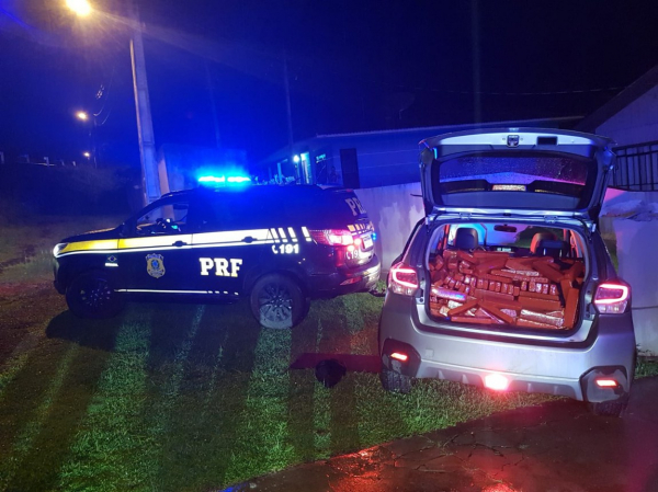 O carro com a droga apreendida