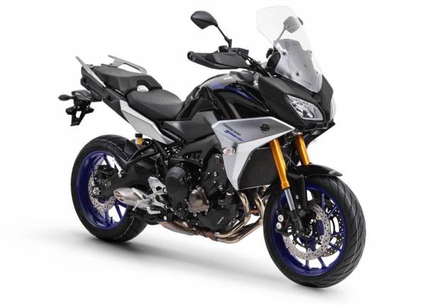 Nova Tracer 900 GT tem controle de tração, quick-shift e nova ergonomia