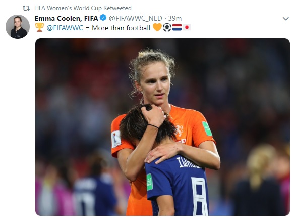 Jogadora da Holanda consola japonesa após a partida
