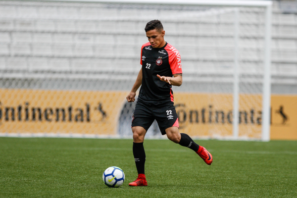 Raphael Veiga em treino do Athletico Paranaense
