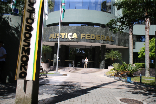 Procuradores alegam que STF garantiu acesso de Lula a mensagens, mas não confirmou a autenticidade do material