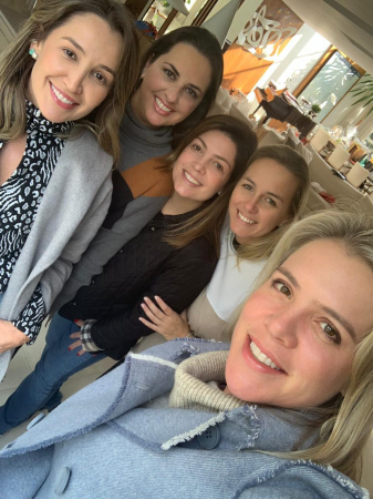 As belas e solidárias Priscilla, Renata, Paula, Fernanda e Tatiana promoveram a Tranca Solidária, no Graciosa. Em prol do Hospital Pequeno Príncipe. Belo gesto!