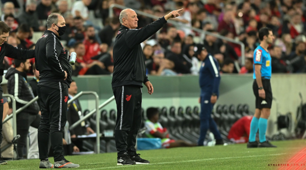 O técnico Luiz Felipe Scolari, do Athletico: reencontro com o Libertad