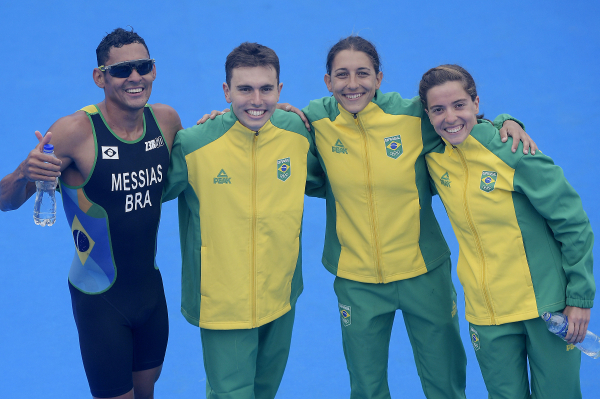 Manoel Messias e Kauê Willy (à esquerda): brasileiros do triatlo