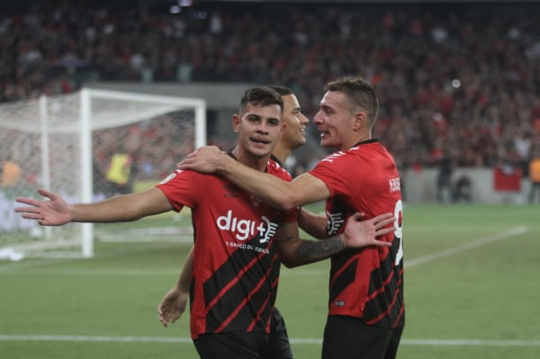 Bruno Guimarães: dez gols com a camisa do Athletico