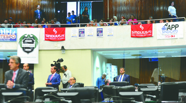 Assembleia: professores prometem mobilização