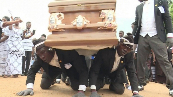 Meme da 'dança com caixão' veio de tendência em funerais na África ...