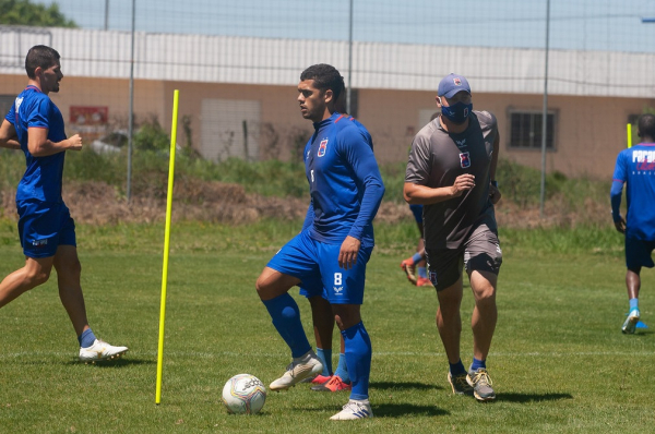 Jhony Douglas: titular
