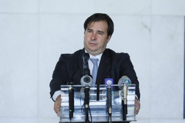 Maia: Câmara também deve analisar o texto aprovado pelo Senado que amplia o benefício de R$ 600, já sancionado pelo presidente Bolsonaro.