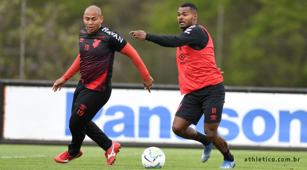 Nikão (à direita): retorno provável após oito jogos