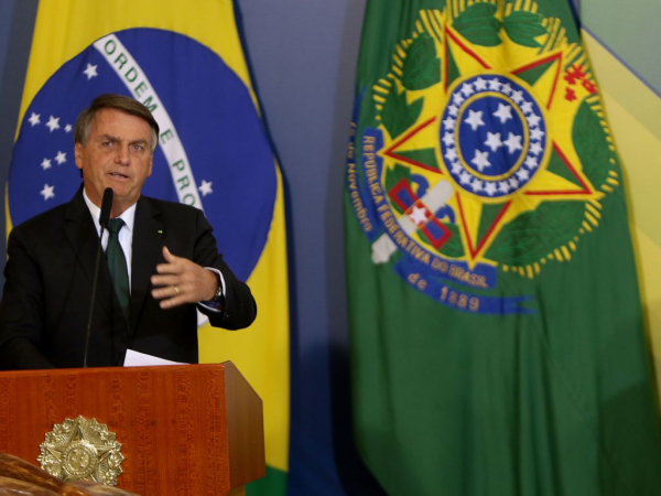 Bolsonaro: presidente comemorava o aumento de 70% - segundo o seu cálculo - do número de lojas de armas