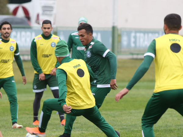 Robson participa do treino de segunda-feira: ele pode estrear pelo Coxa nesta terça-feira
