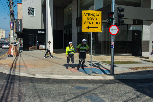 A rua João Palomeque passou a ter sentido único da Avenida República Argentina para a Rua Isaac Guelmann.