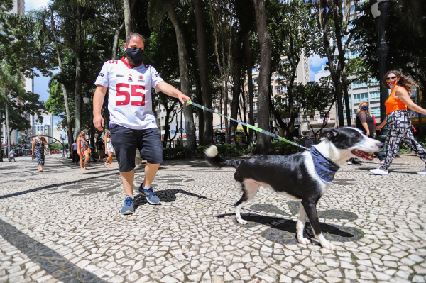 Francisco Xavier da Costa Aguiar Junior adotou o cão Toy no Centro de Referência para Animais em Situação de Risco (Crar).