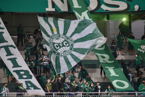 Torcida do Coritiba no Couto Pereira, no jogo contra o Guarani