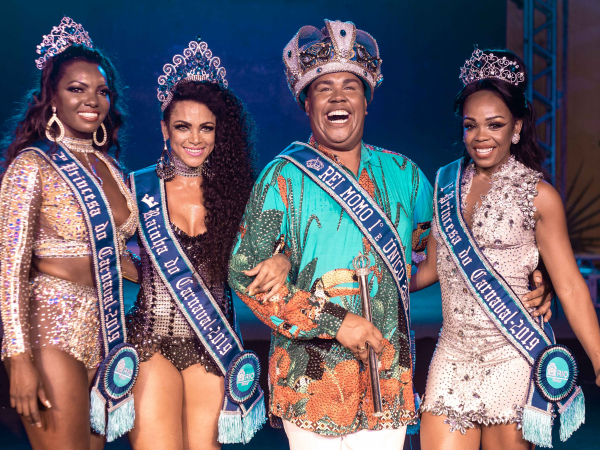 O Rei Momo 1° e Único, Wilson Neto, a Rainha Clara Francelino e a Primeira Princesa Deisiane Jesus e a Segunda Princesa Viviane Ramos