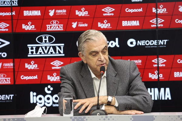 Petraglia: "Em São Paulo, o Athletico passou o Santos de trator"