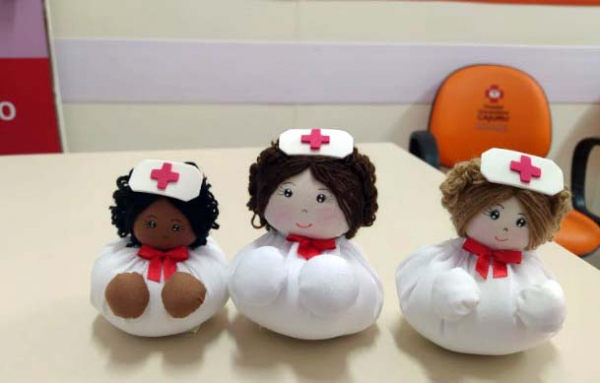 Bonequinhas form produzidas para as enfermeiras de hospitais