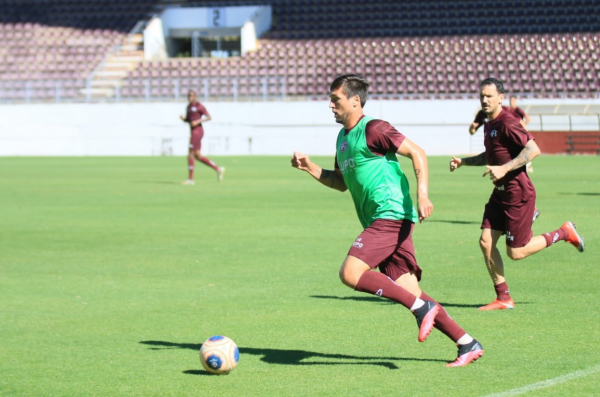 O volante Karl: novo reforço do Paraná Clube