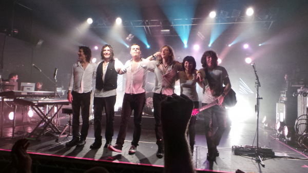 O show de 90 minutos apresenta mais de 20 clássicos do Queen