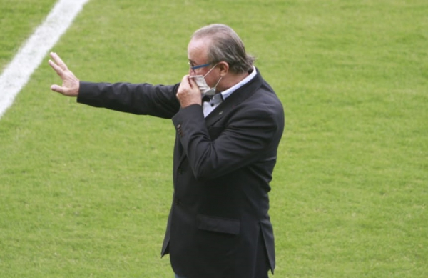 O presidente do Coritiba, Renato Follador