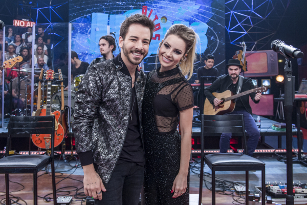 Abraçou – A Globo, por meio de programas de TV e outras plataformas, não parou um minuto de apoiar os irmãos Sandy e Júnior, desde que eles oficializaram a turnê comemorativa ‘Nossa História’.