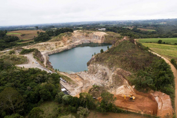 Obra de captação de água da Sanepar, em São José dos Pinhais
