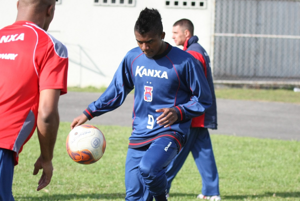 Kelvin em treino do Paraná Clube, em 2011