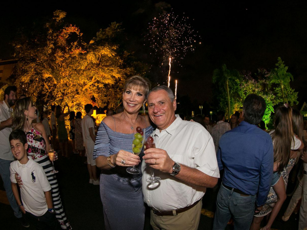 O presidente do Graciosa – Gláucio Bley, com sua esposa Karina, na elegante festa de Reveillon do Club