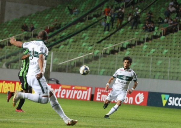 Coritiba enfrenta o América