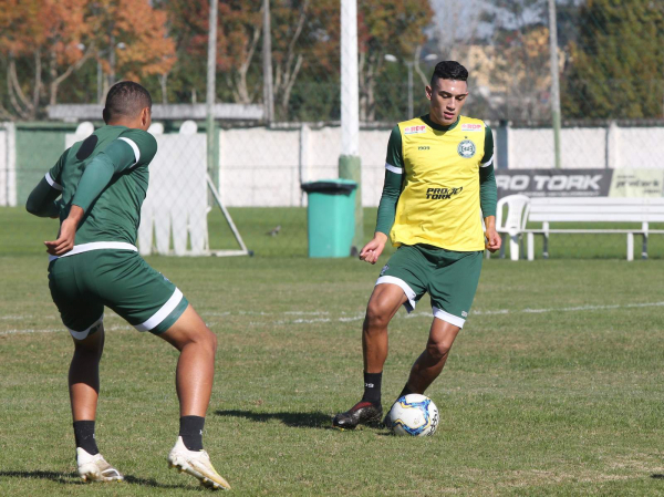 Vitor Carvalho: com os desfalques, ele volta a ser titular no Coritiba