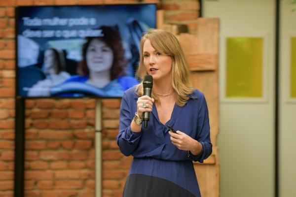 Claudia Woods, diretora geral da Uber no Brasil, fala sobre “Elas na Direção”