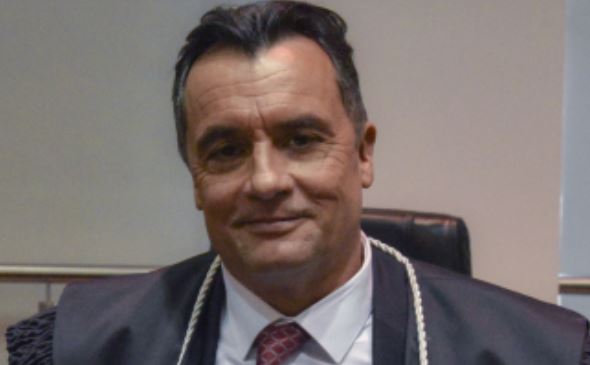Desembargador Souza Netto assina cooperação com o Senacon