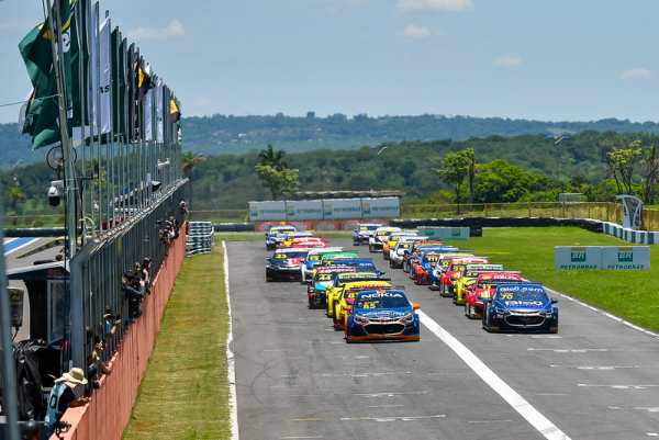 Largada da Stock Car em Goiânia