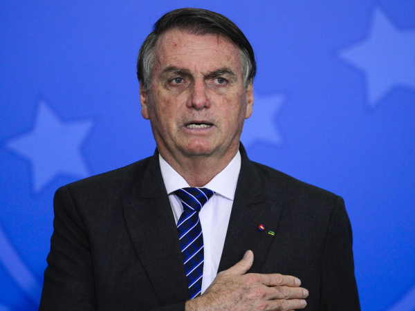 Bolsonaro: "Segundo o STF, quem decide são os governadores e prefeitos"