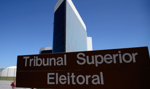Entre as inconsistências identificadas estão quinze pessoas que, mesmo mortas - com nome incluído no Sistema de Controle de Óbitos -, doaram um total de R$ 19.587,40 para candidatos