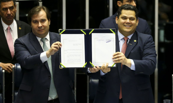 Maia e Alcolumbre: os votos abrem caminho para que os dois concorram à reeleição em fevereiro de 2021